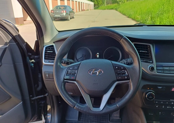 Hyundai Tucson cena 63000 przebieg: 192000, rok produkcji 2015 z Staszów małe 301